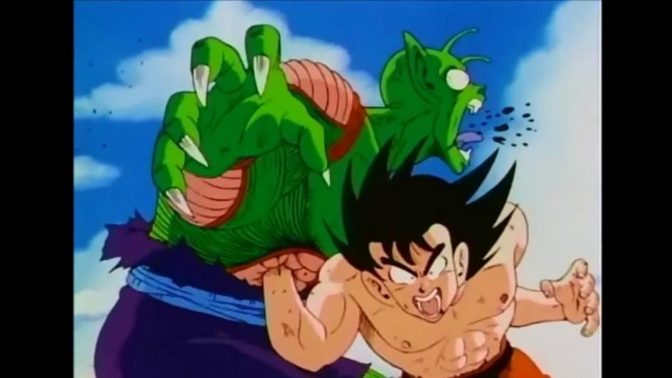 Goku golpea a Piccolo Jr. en el combate final del 23 Torneo de Artes Marciales